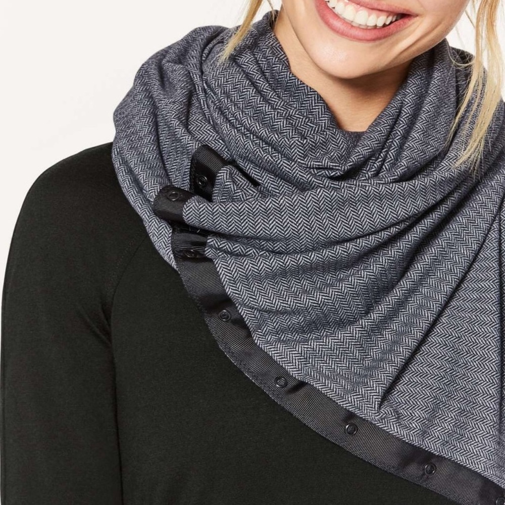 Lululemon Multiway Scarf Wrap Vinyasa Herringbone Black Gray Chevron Warm Up EC